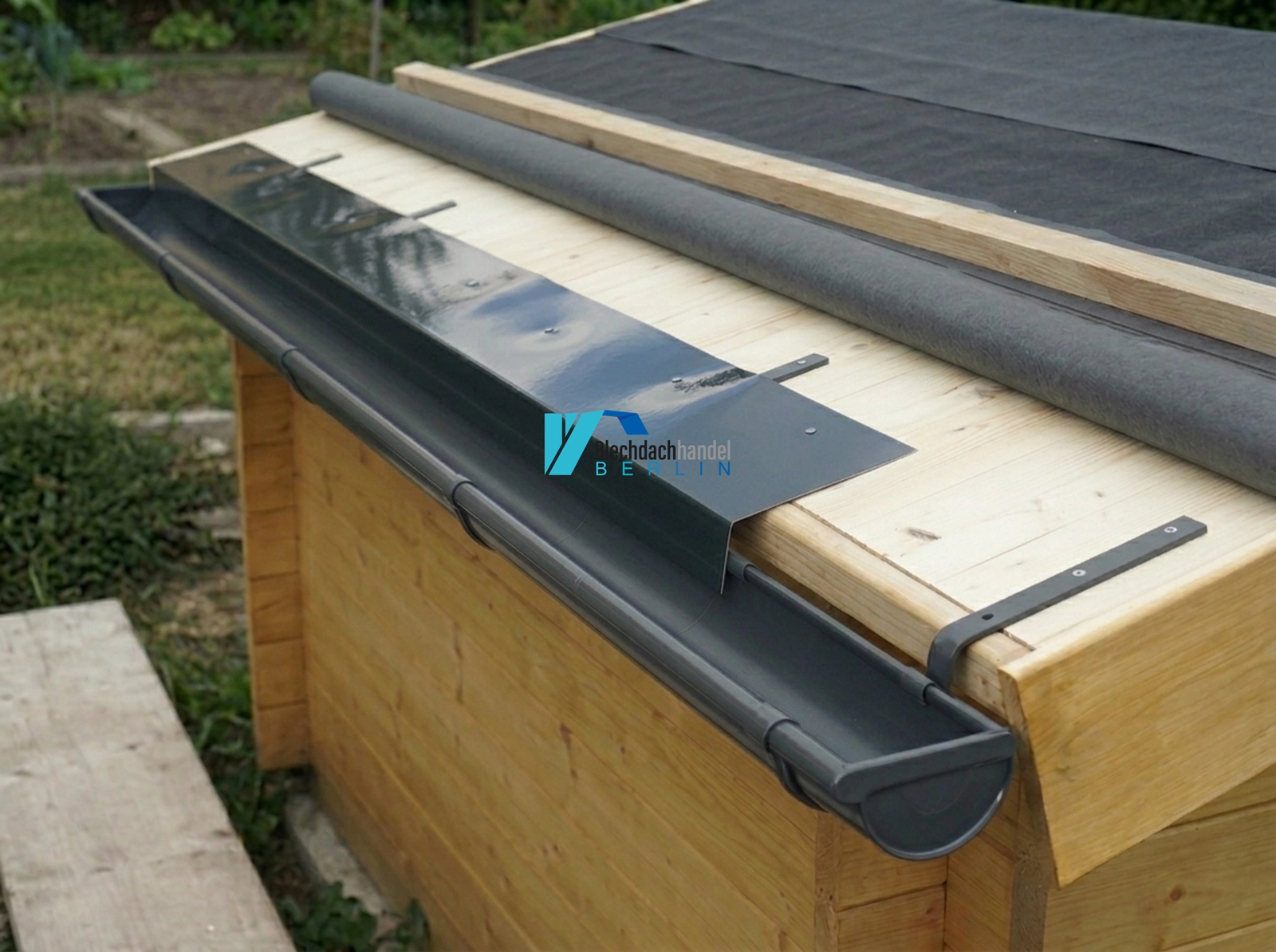 Traufblech RAL 7016 - anthrazit – 0,5mm glänzend 25 µm Polyester — Detailansicht