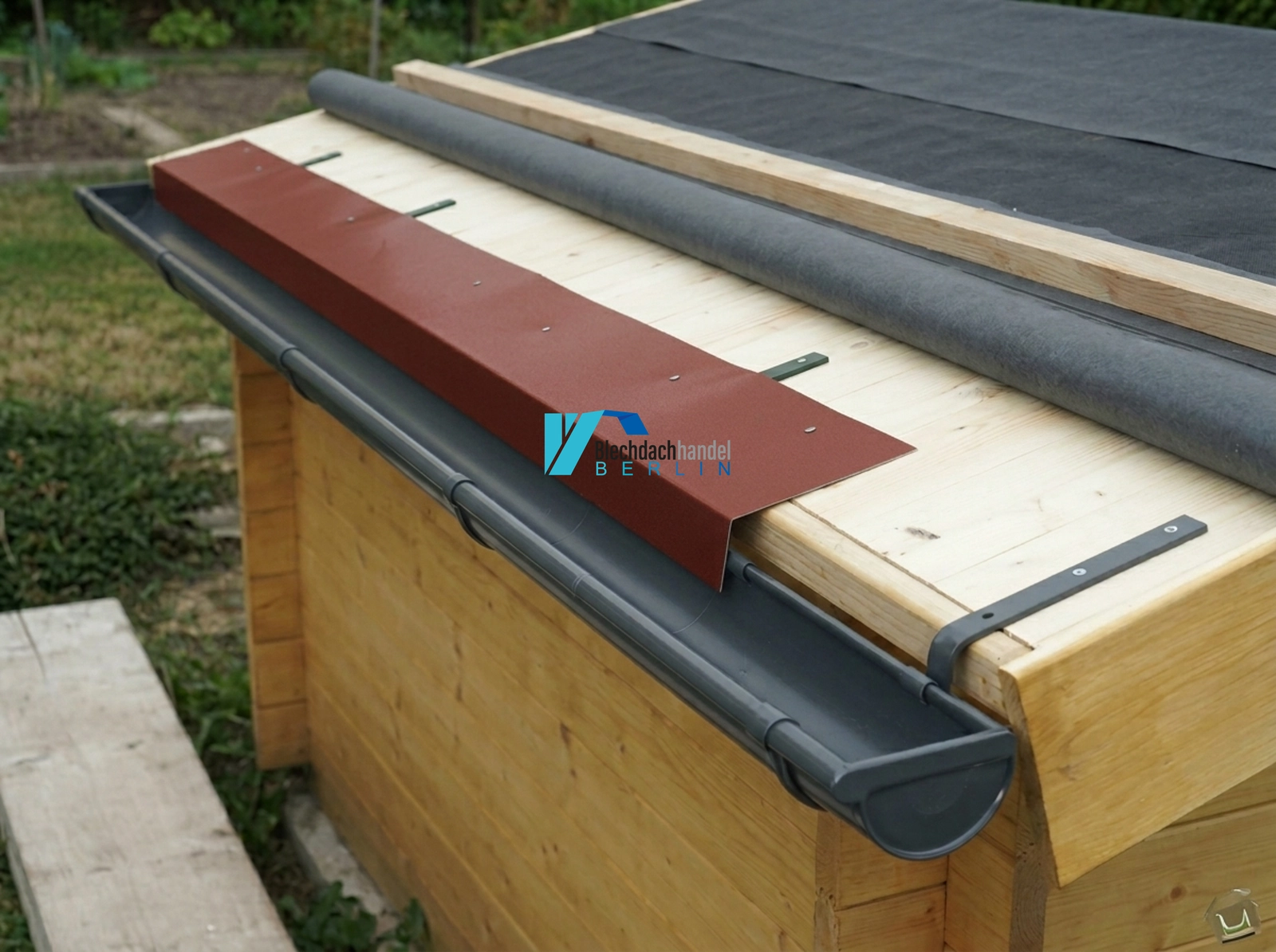 Traufblech RAL 3009 - oxidrot – 0,5mm matt 35µm Polyester — Detailansicht